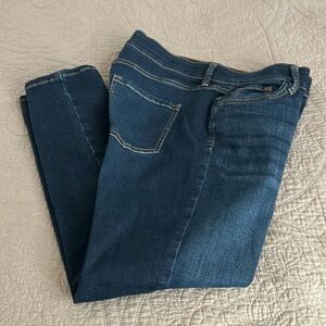 Liz Claiborne blue jeans size 10 petite slim leg mid rise